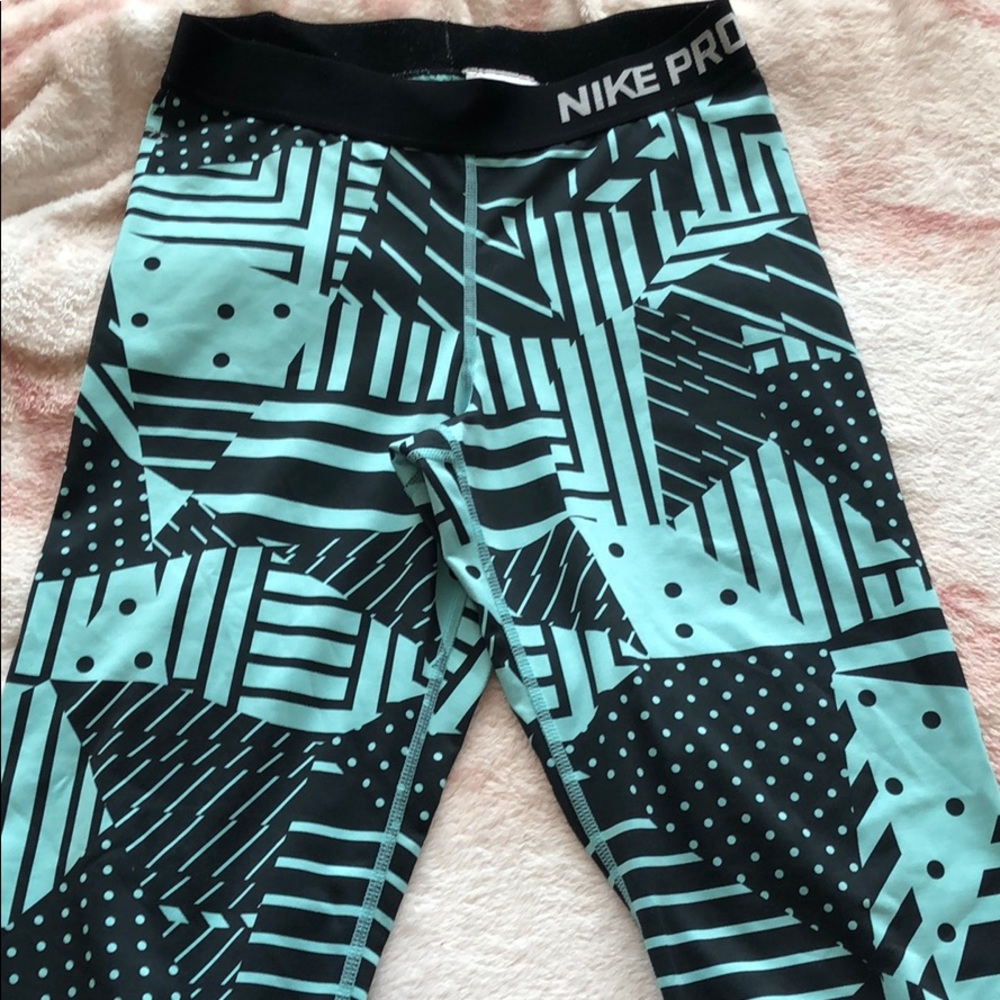 Nike pro capris